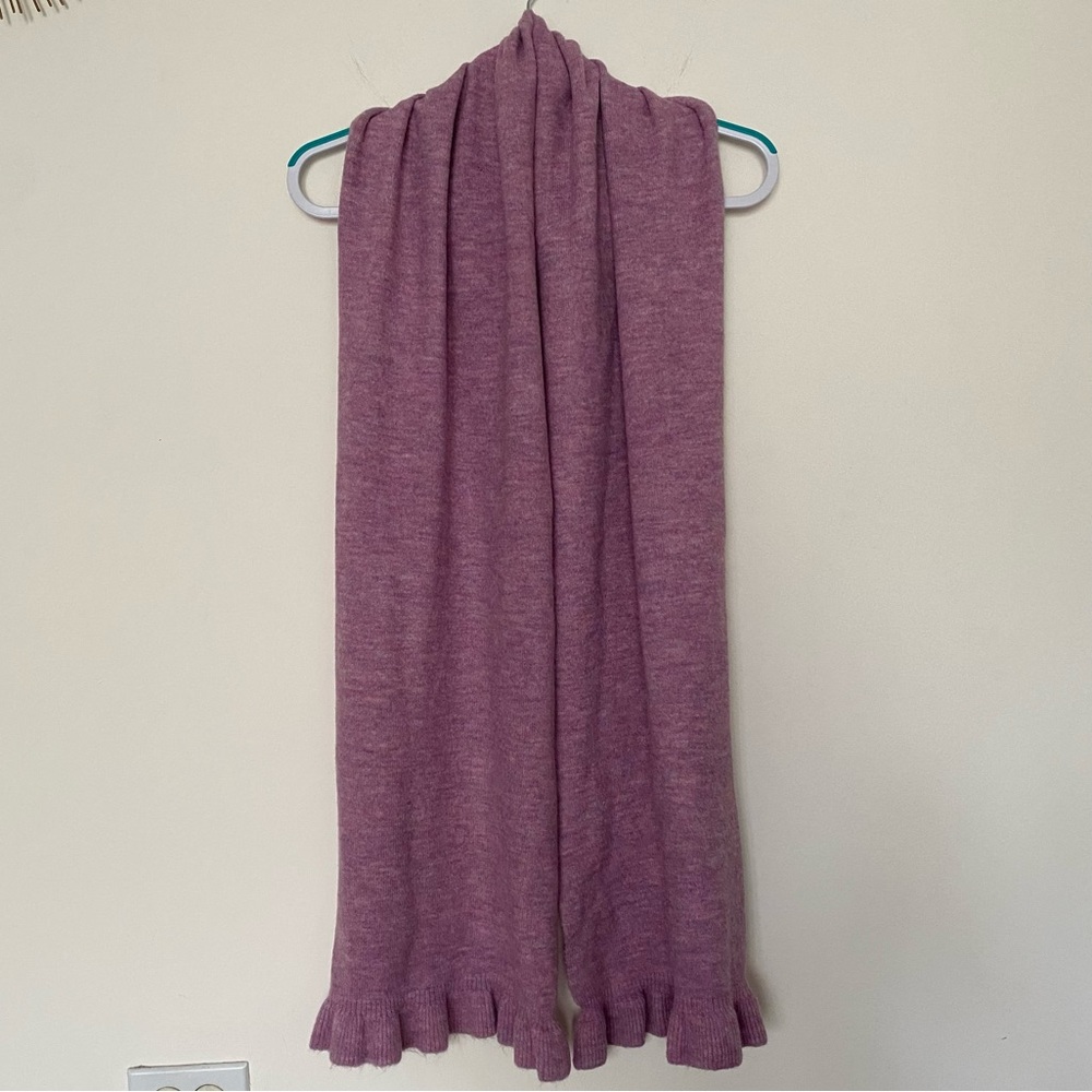 ❤️ NWOT LOFT Lavender Knit Ruffle Scarf